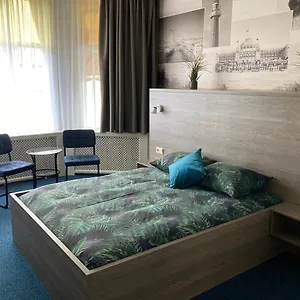 Hotel Poseidon, Haga