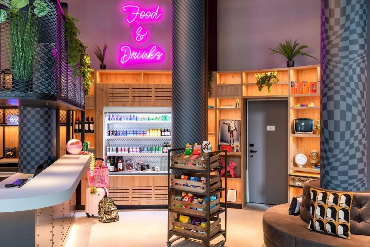 Hotel Moxy Haga 4*,
